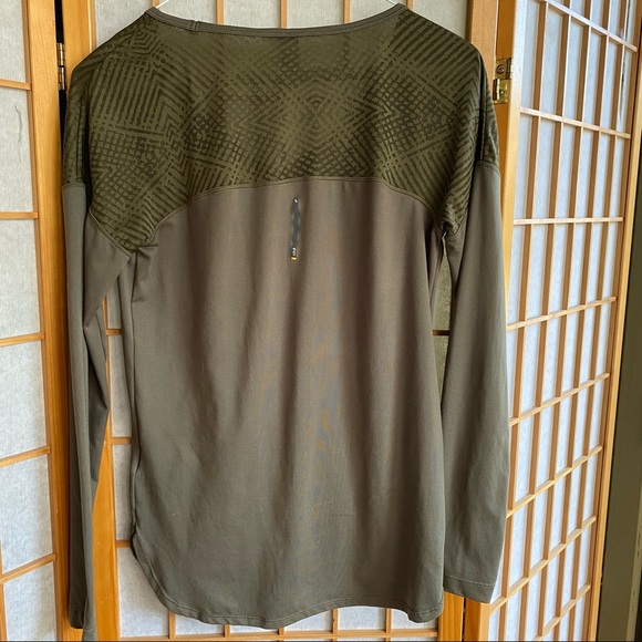 Lole olive green v neck top XS - Picture 2 of 10